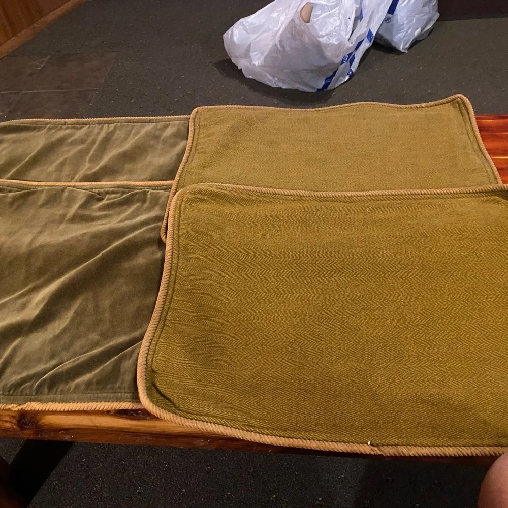 6 Crate & Barrel vintage tweed / velvet green placemats